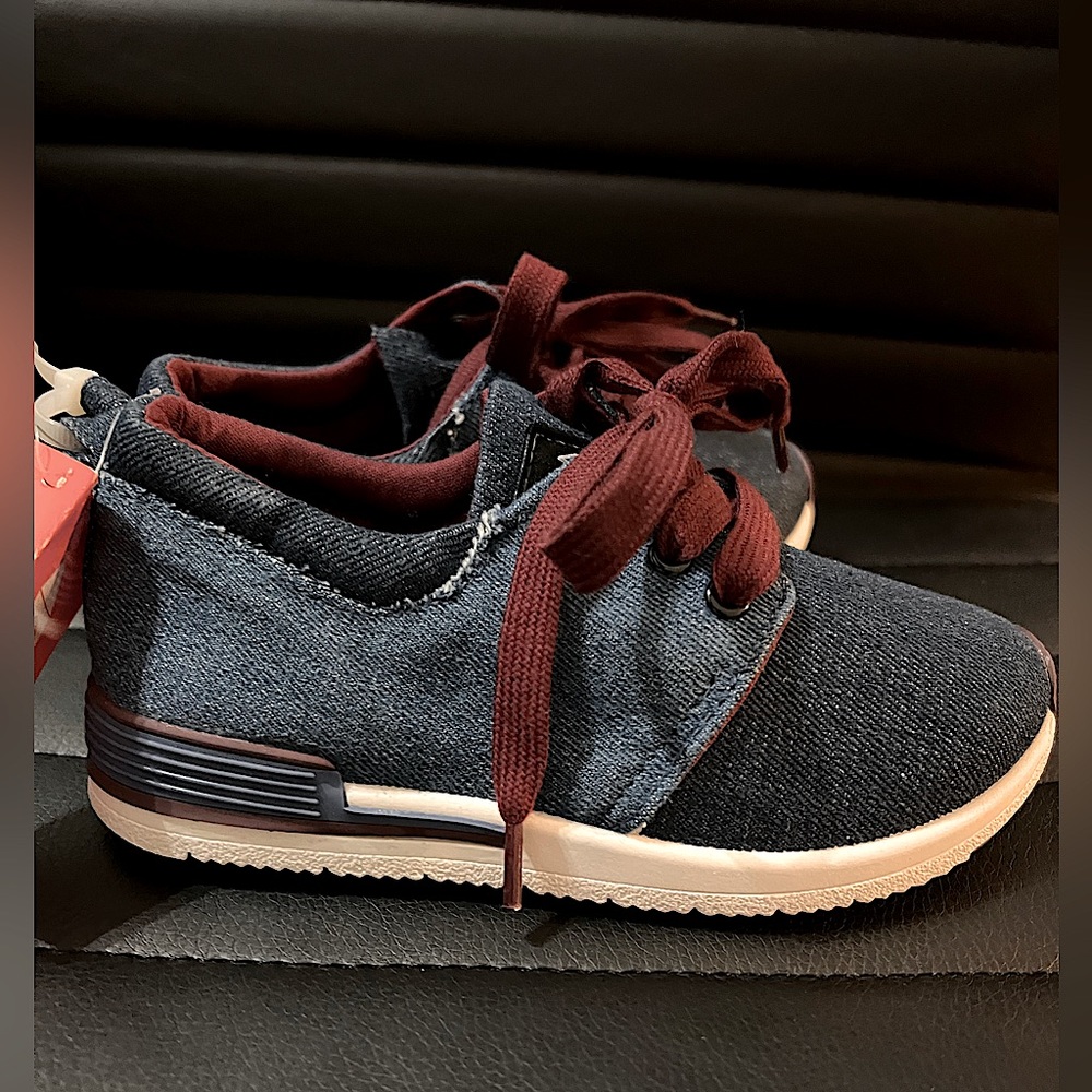 Oomphies boy shoes